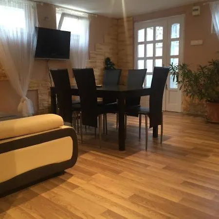 Ξενοδοχείο με διαμερίσματα Smeraldo Group